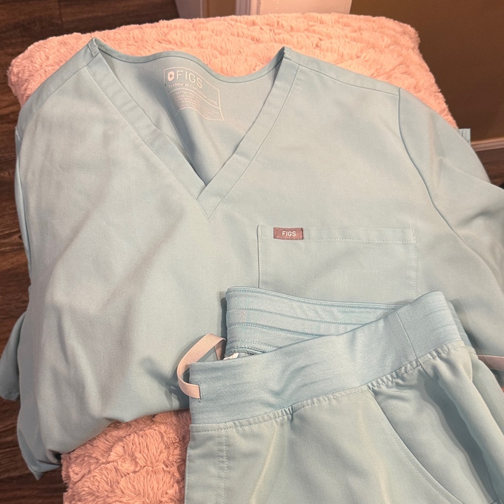 Figs Light Blue Scrub Set - V-Neck Top & Drawstring Pants